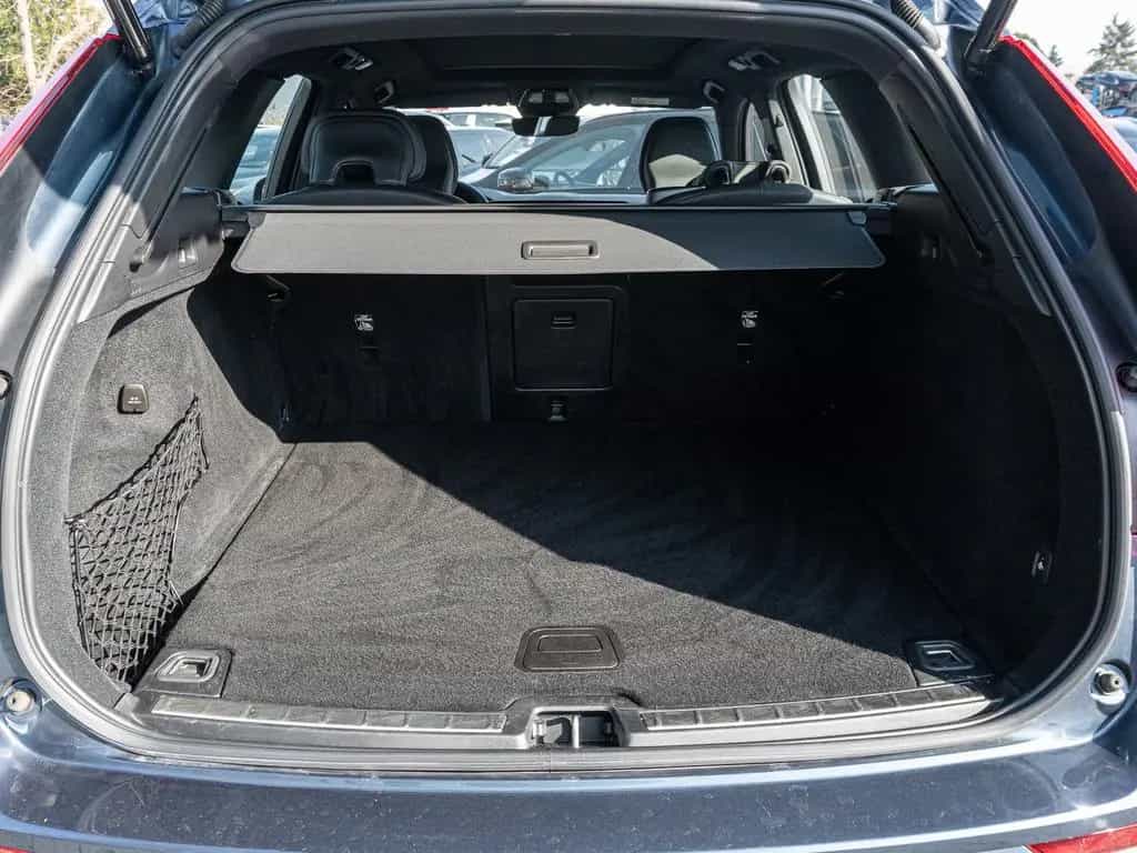 Volvo XC 60 2.0 TDI 2WD Automatik Plus Dark 01/2023-photo-16
