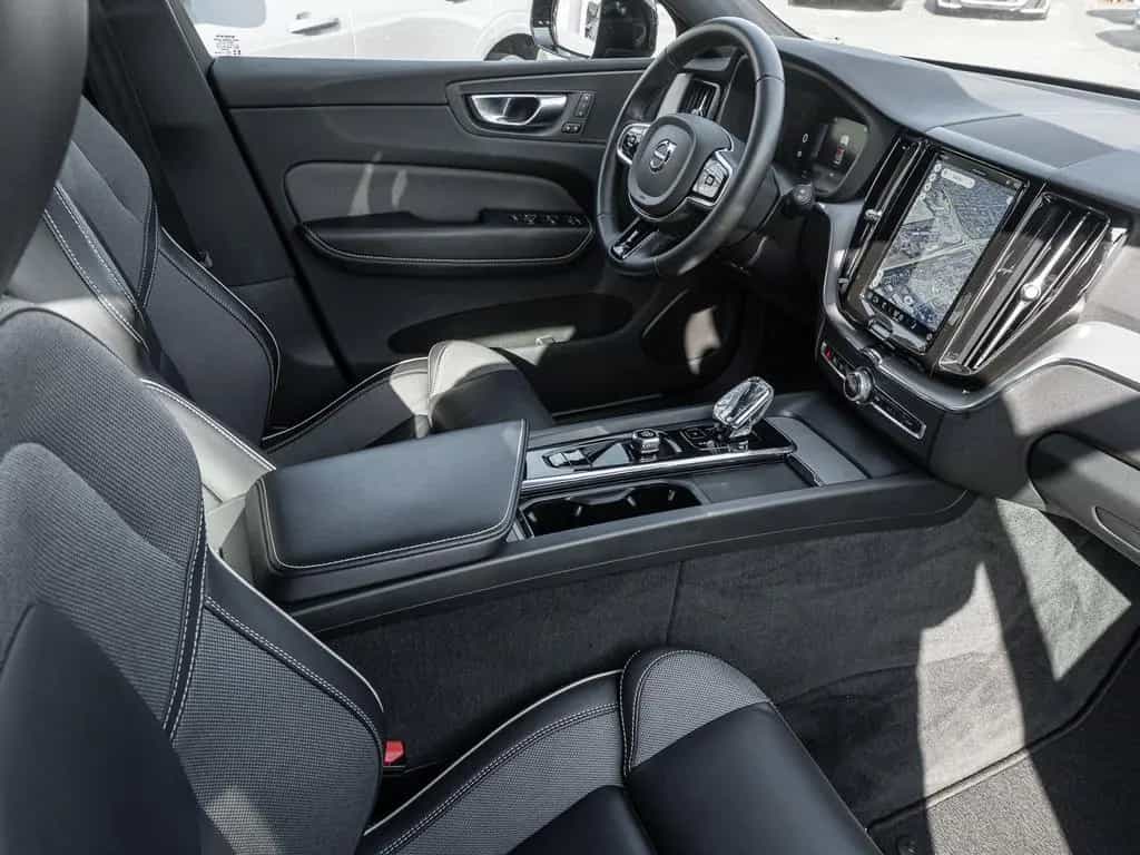 Volvo XC 60 2.0 TDI 2WD Automatik Plus Dark 01/2023-photo-8