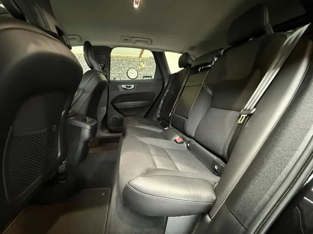Volvo XC60 B4 Momentum Pro AWD XENIUM Mild-Hybrid 12/2020-photo-8