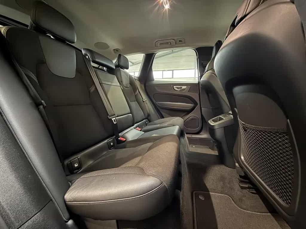 Volvo XC60 B4 Momentum Pro AWD XENIUM Mild-Hybrid 12/2020-photo-9