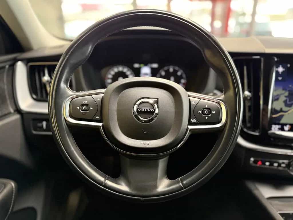 Volvo XC60 B4 Momentum Pro AWD XENIUM Mild-Hybrid 12/2020-photo-11