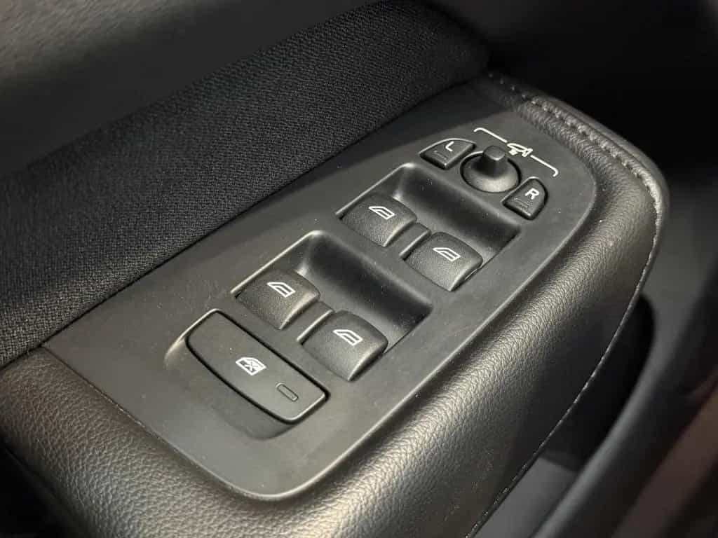 Volvo XC60 B4 Momentum Pro AWD XENIUM Mild-Hybrid 12/2020-photo-12