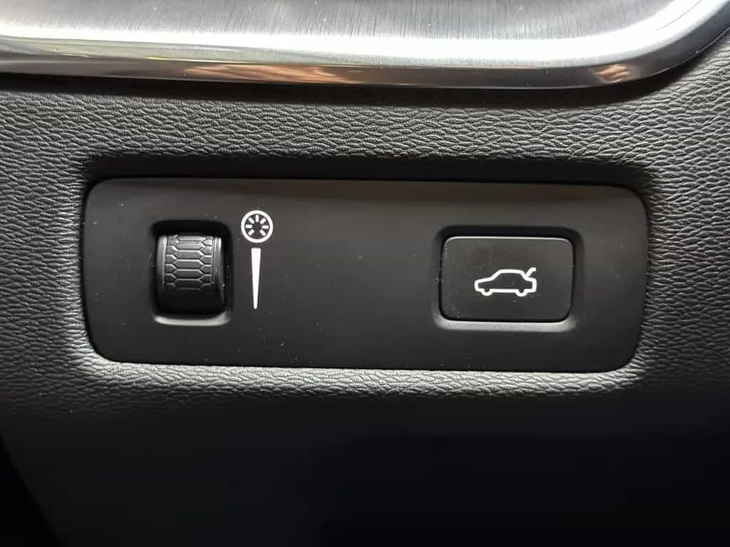 Volvo XC60 B4 Momentum Pro AWD XENIUM Mild-Hybrid 12/2020-photo-13