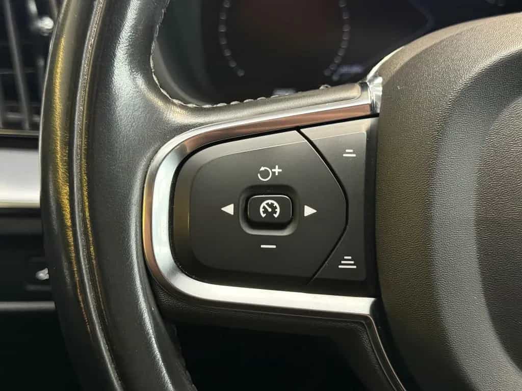 Volvo XC60 B4 Momentum Pro AWD XENIUM Mild-Hybrid 12/2020-photo-15