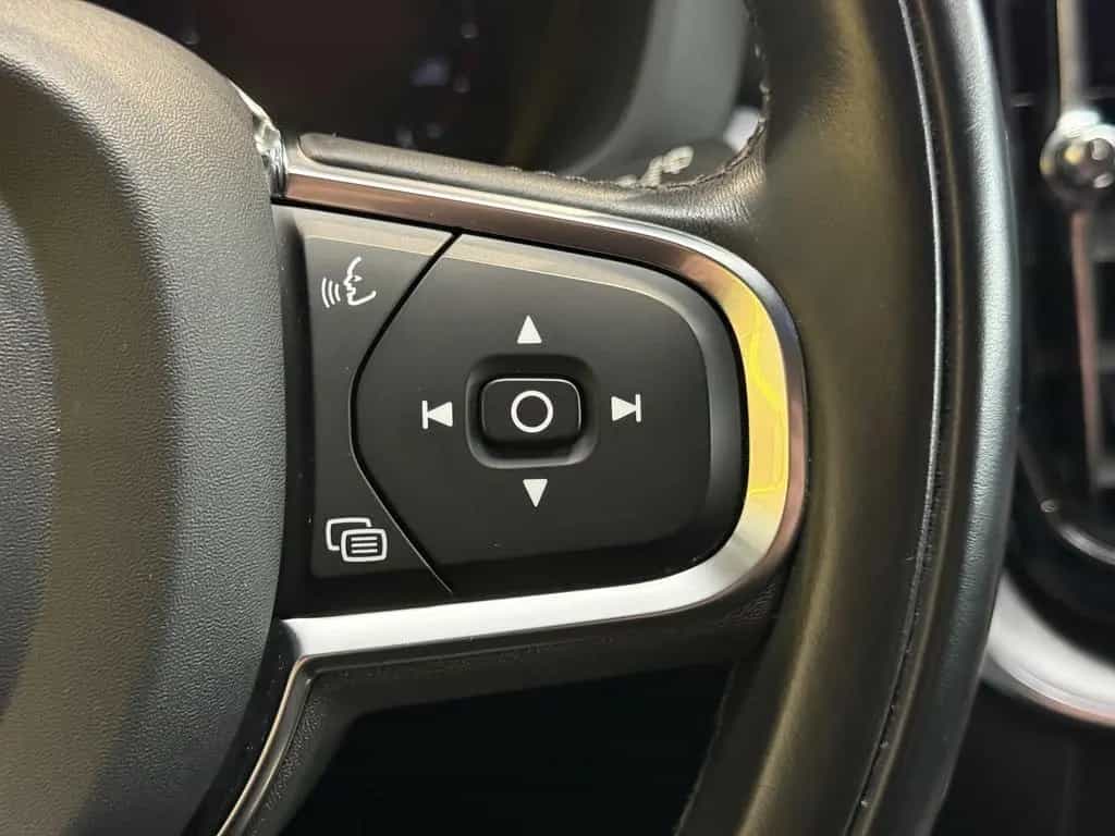 Volvo XC60 B4 Momentum Pro AWD XENIUM Mild-Hybrid 12/2020-photo-16