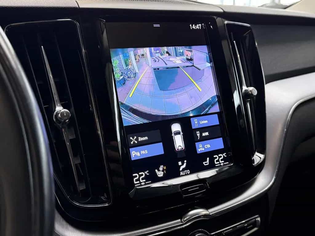 Volvo XC60 B4 Momentum Pro AWD XENIUM Mild-Hybrid 12/2020-photo-19