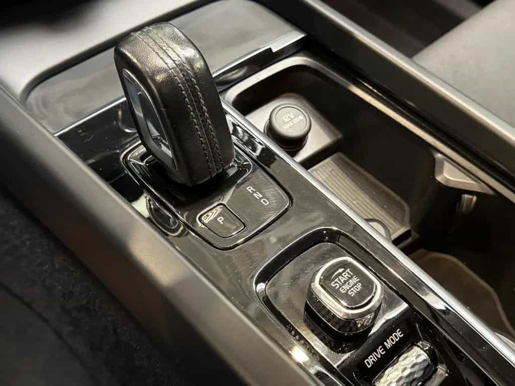 Volvo XC60 B4 Momentum Pro AWD XENIUM Mild-Hybrid 12/2020-photo-25