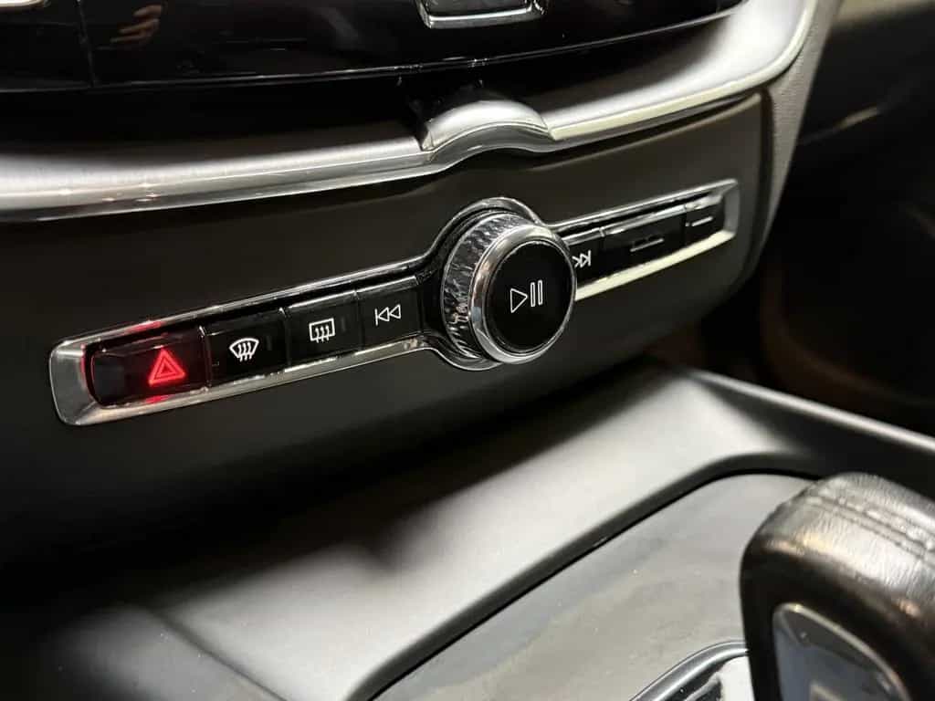 Volvo XC60 B4 Momentum Pro AWD XENIUM Mild-Hybrid 12/2020-photo-26