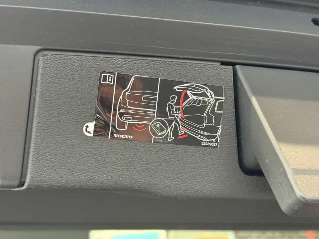 Volvo XC60 B4 Momentum Pro AWD XENIUM Mild-Hybrid 12/2020-photo-31
