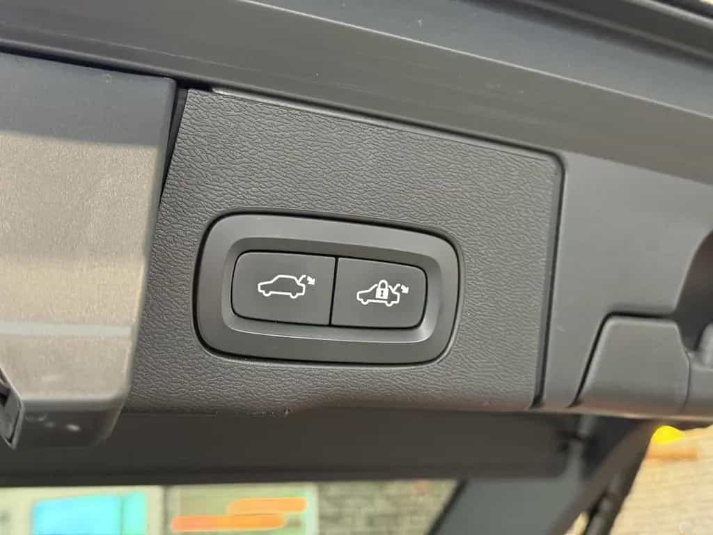 Volvo XC60 B4 Momentum Pro AWD XENIUM Mild-Hybrid 12/2020-photo-32