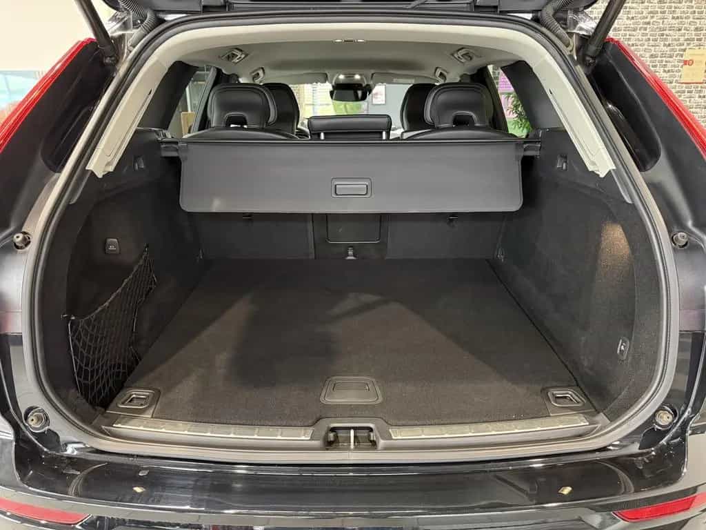 Volvo XC60 B4 Momentum Pro AWD XENIUM Mild-Hybrid 12/2020-photo-33