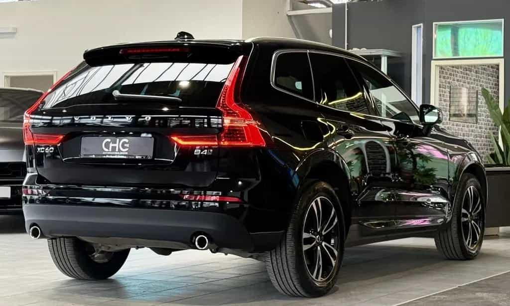 Volvo XC60 B4 Momentum Pro AWD XENIUM Mild-Hybrid 12/2020-photo-4