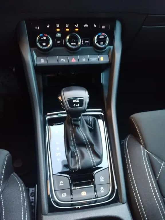 Skoda Karoq 2.0l TSI DSG 4x4 Sportline 04/2022-photo-12