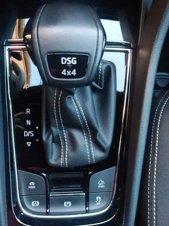 Skoda Karoq 2.0l TSI DSG 4x4 Sportline 04/2022-photo-7
