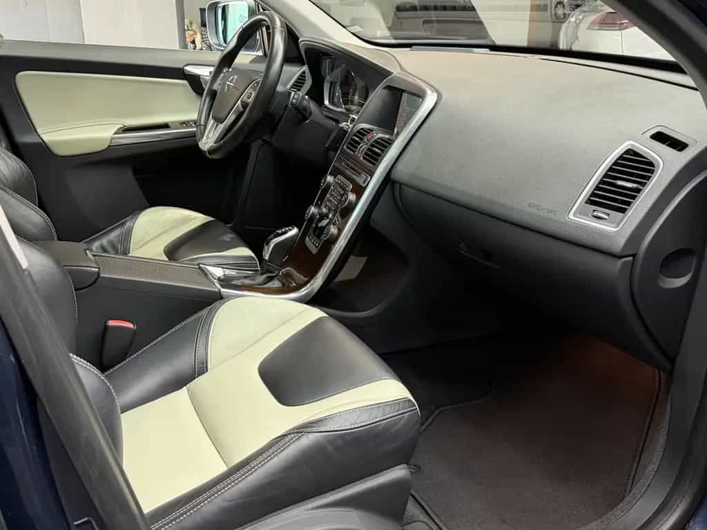 Volvo XC60 Summum AWD*PANO*LEDER*CAM*LED*NAVI*ACC*MEMO 04/2014-photo-24