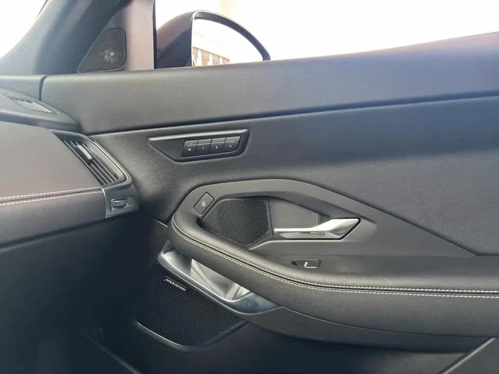 Jaguar E-Pace R-Dynamic SE AWD Pano Meridian Totwinkel 10/2019-photo-12