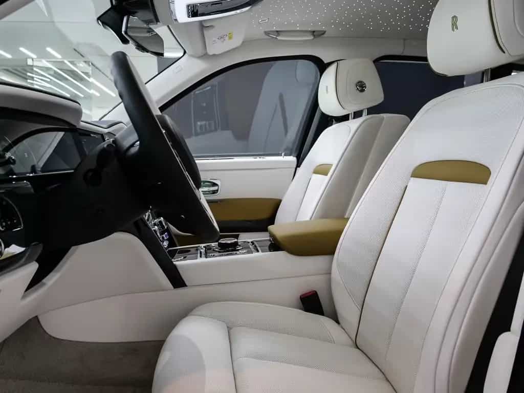 Rolls-Royce Cullinan Black Badge Series II null-photo-10