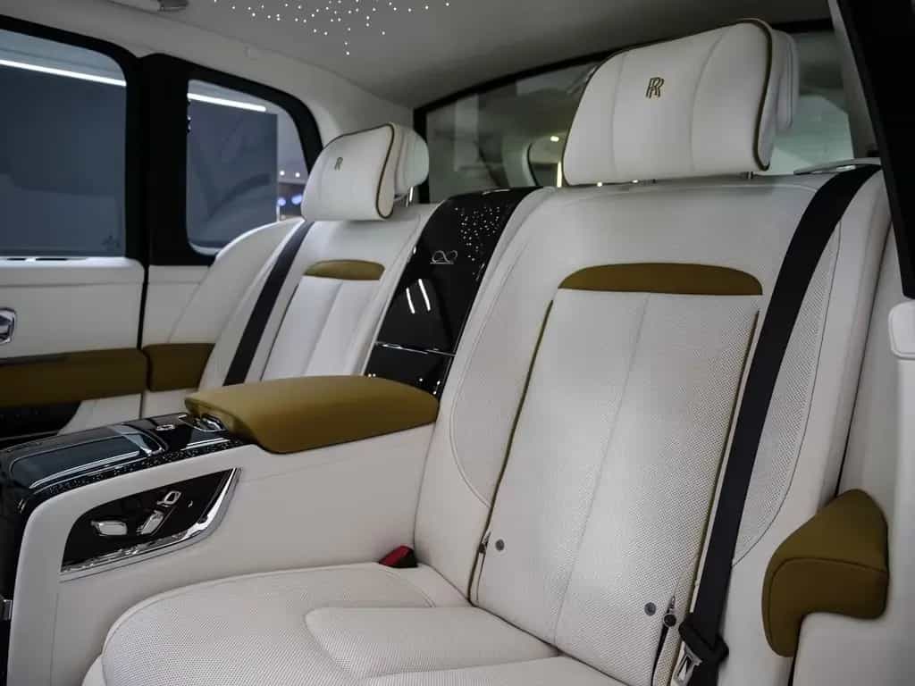 Rolls-Royce Cullinan Black Badge Series II null-photo-12