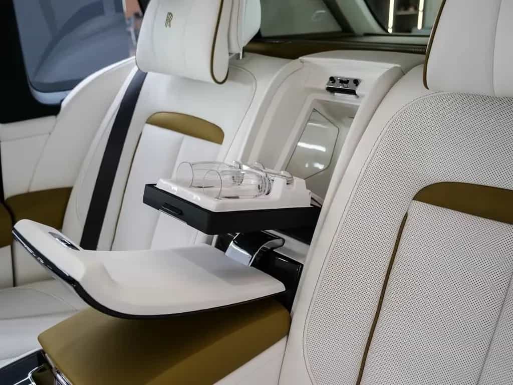 Rolls-Royce Cullinan Black Badge Series II null-photo-13