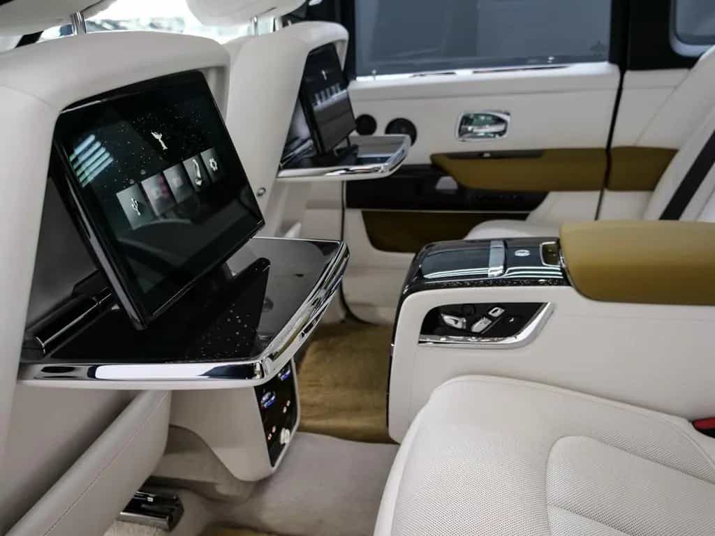 Rolls-Royce Cullinan Black Badge Series II null-photo-18