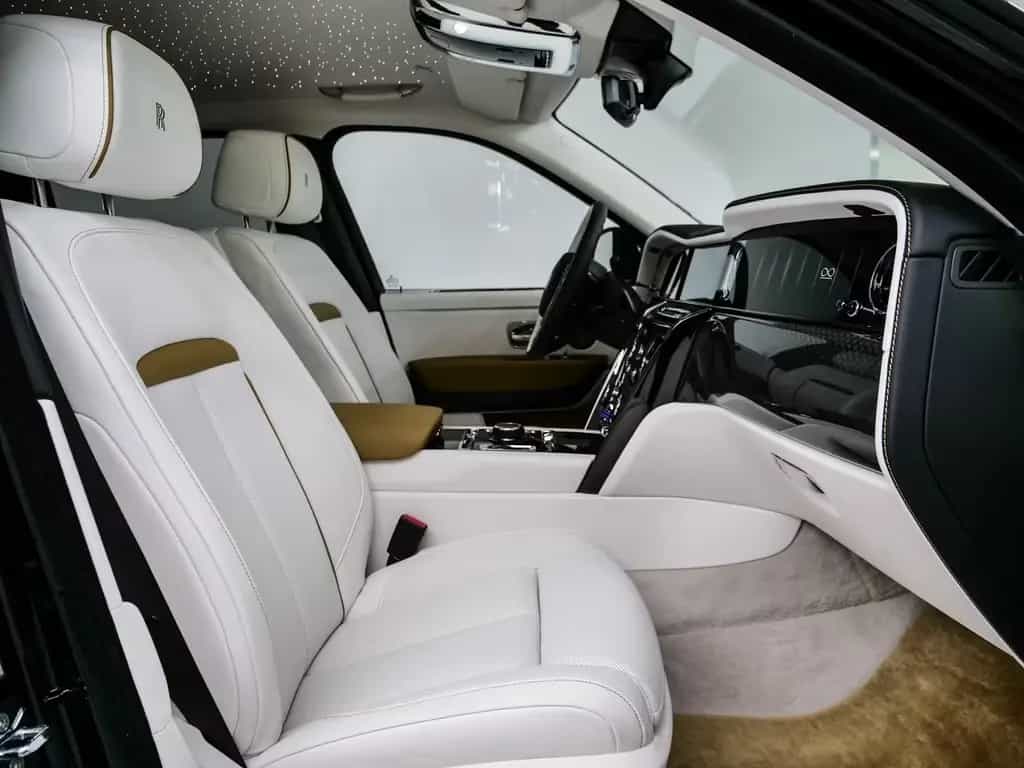 Rolls-Royce Cullinan Black Badge Series II null-photo-20