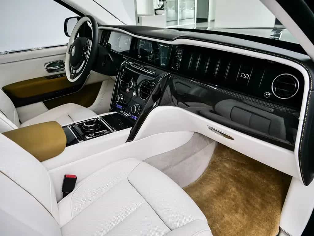 Rolls-Royce Cullinan Black Badge Series II null-photo-22