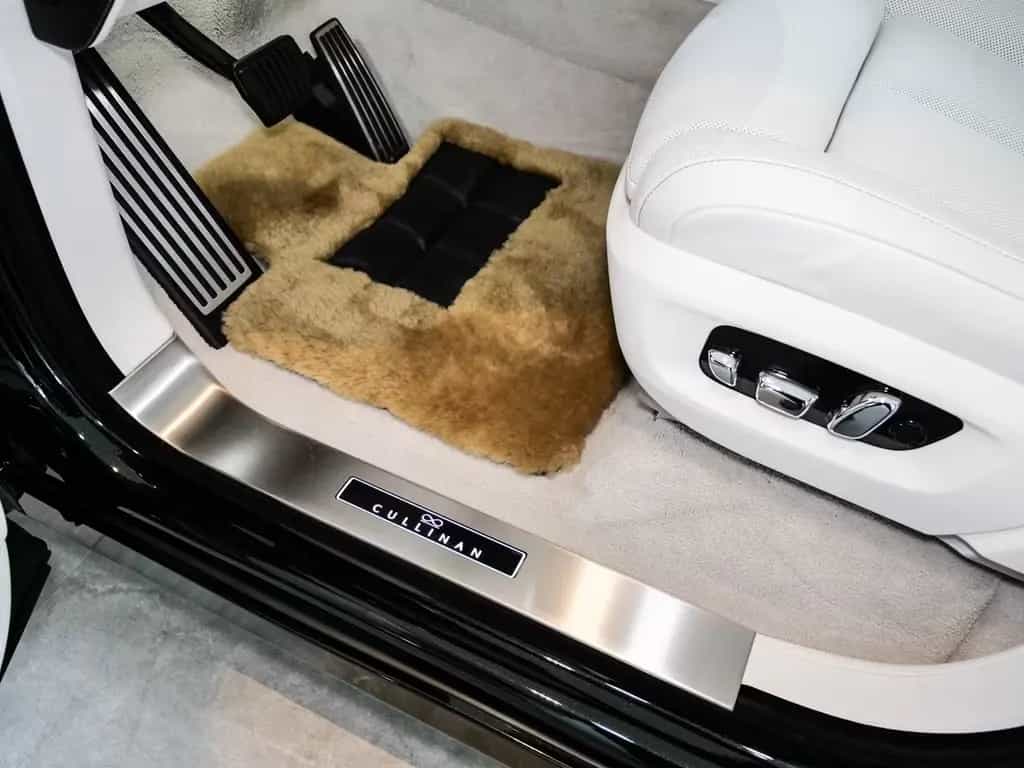Rolls-Royce Cullinan Black Badge Series II null-photo-25