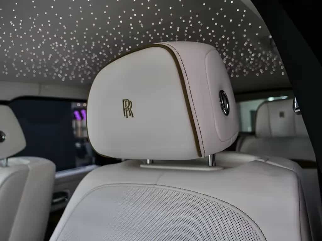Rolls-Royce Cullinan Black Badge Series II null-photo-26