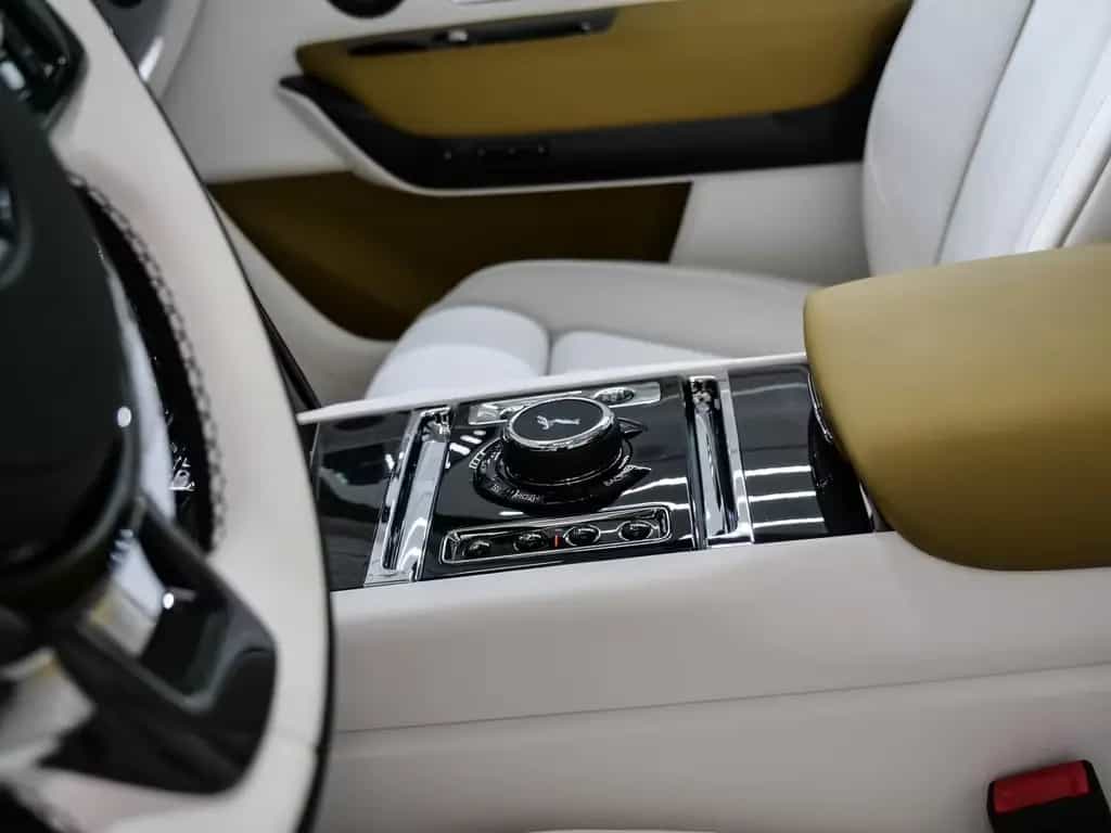 Rolls-Royce Cullinan Black Badge Series II null-photo-27