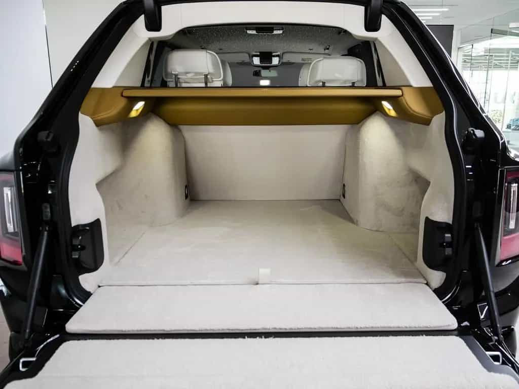 Rolls-Royce Cullinan Black Badge Series II null-photo-34