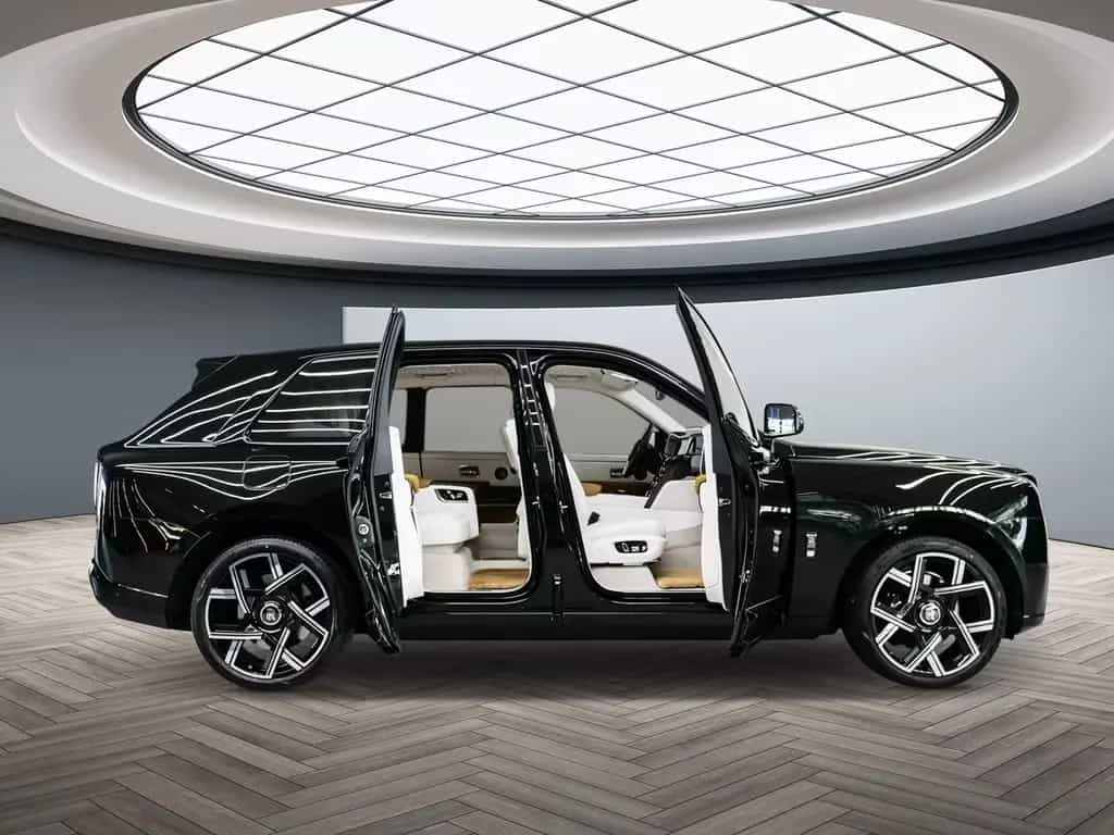 Rolls-Royce Cullinan Black Badge Series II null-photo-4