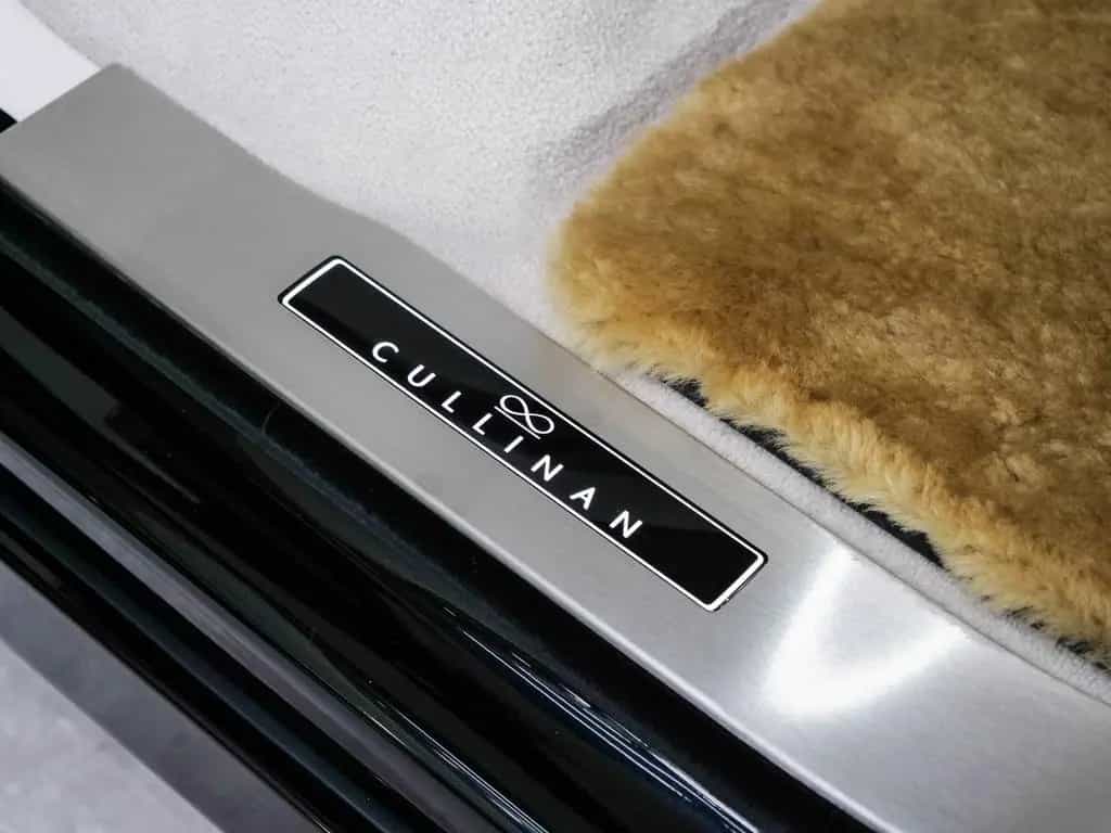 Rolls-Royce Cullinan Black Badge Series II null-photo-40
