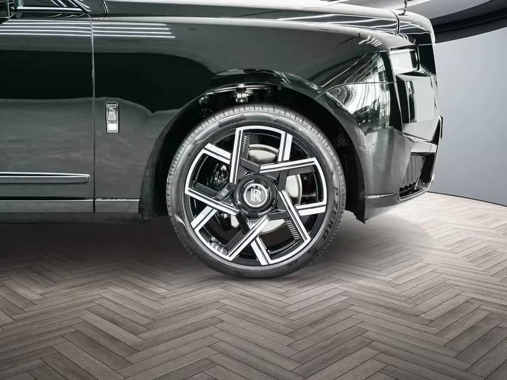 Rolls-Royce Cullinan Black Badge Series II null-photo-7