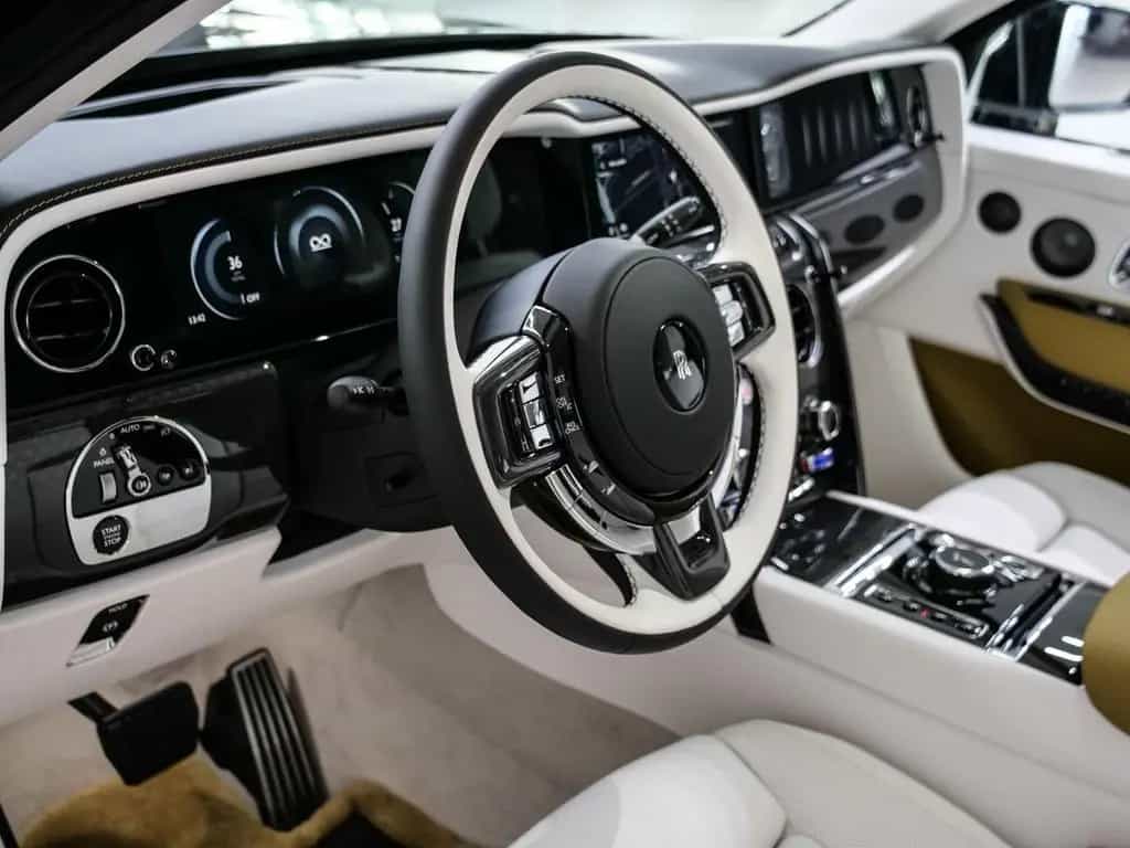 Rolls-Royce Cullinan Black Badge Series II null-photo-9