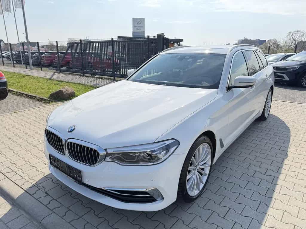 BMW 5 Series 530i Luxury Line Aut. Navi+Led+Pano+Ahk+Kamera 03/2020-photo-1