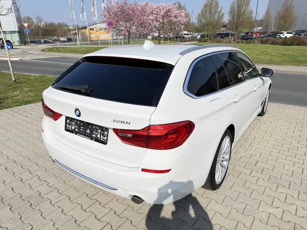 BMW 5 Series 530i Luxury Line Aut. Navi+Led+Pano+Ahk+Kamera 03/2020-photo-2