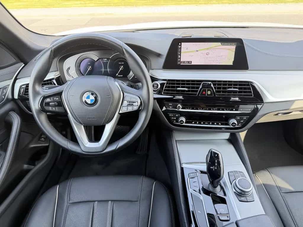 BMW 5 Series 530i Luxury Line Aut. Navi+Led+Pano+Ahk+Kamera 03/2020-photo-3