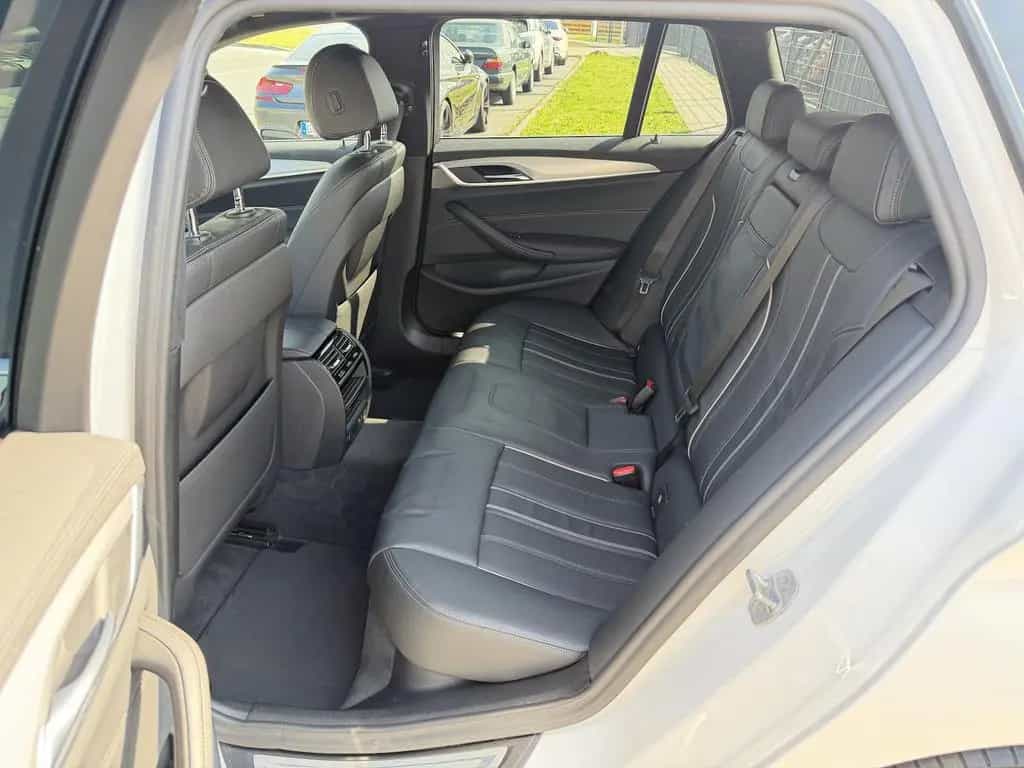 BMW 5 Series 530i Luxury Line Aut. Navi+Led+Pano+Ahk+Kamera 03/2020-photo-9