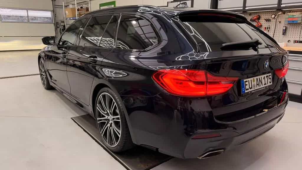 BMW 5 Series 530i xDrive Touring A -M Packet 12/2019-photo-2