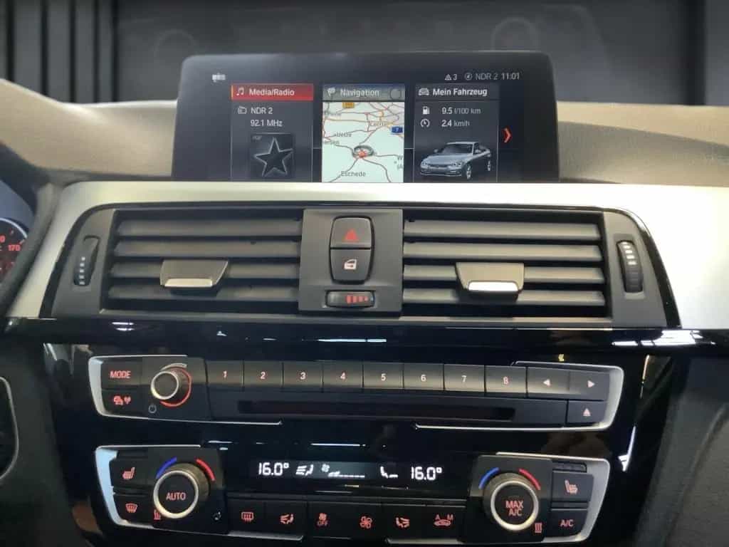 BMW 3 Series 330i SDach+HuD+Leder+NAVI+AUT+Distr+Facelift 09/2018-photo-9