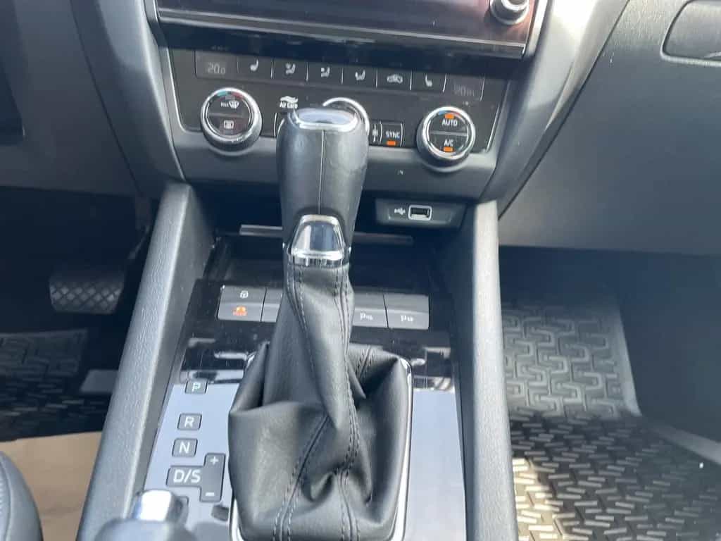 Skoda Octavia STYLE COMBI 190 PS ( *SITZHEIZUNG*LED* ) 11/2018-photo-9