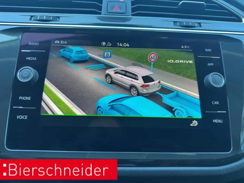 Volkswagen Tiguan 2.0 TSI DSG 4Mo. Elegance PANO AHK KAMERA 10/2021-photo-24