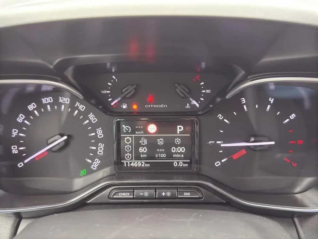 Citroën C3 Aircross PT110 EAT6 Shine Pano/Navi/Cam 10/2018-photo-31