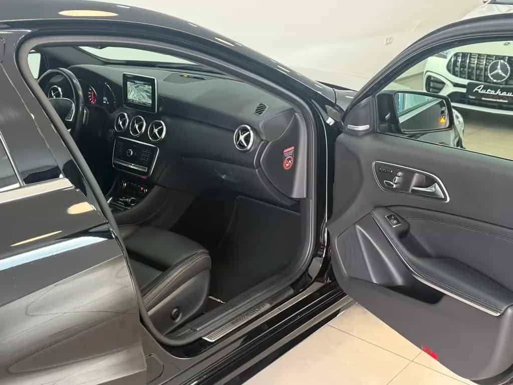 Mercedes-Benz A-Class 45 AMG 4Matic*P-ABGAS*B&O*MEMORY*KEY*Alu"19* 12/2017-photo-18