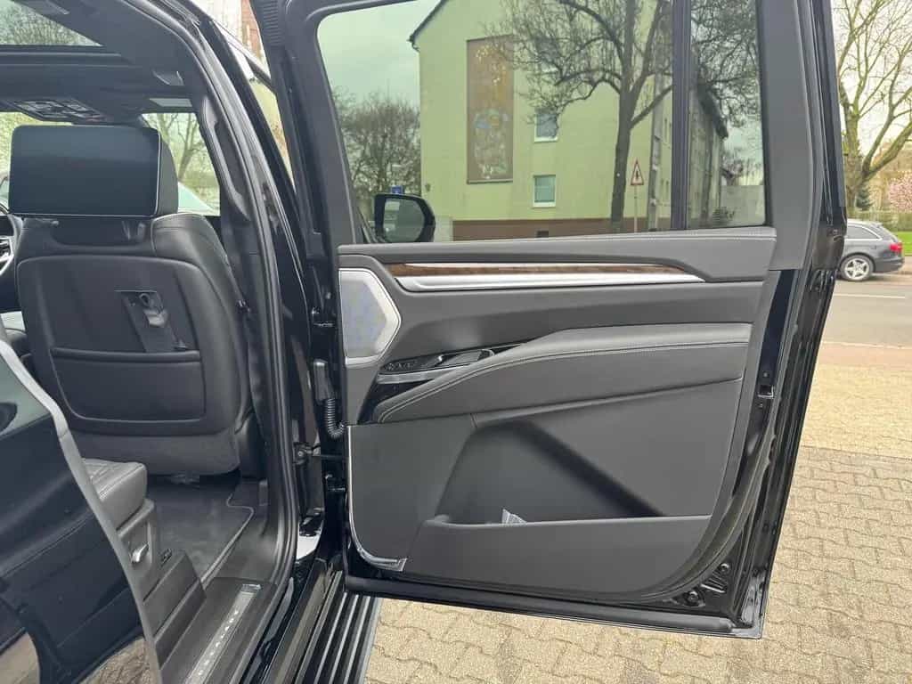Cadillac Escalade ESV 6.2 V8 Platinum Sport 2026 ABV +24" null-photo-17