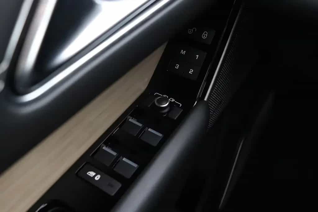 Land Rover Range Rover Rover Velar 2.0 I4 AWD R-Dynamic HSE | pan 07/2017-photo-40