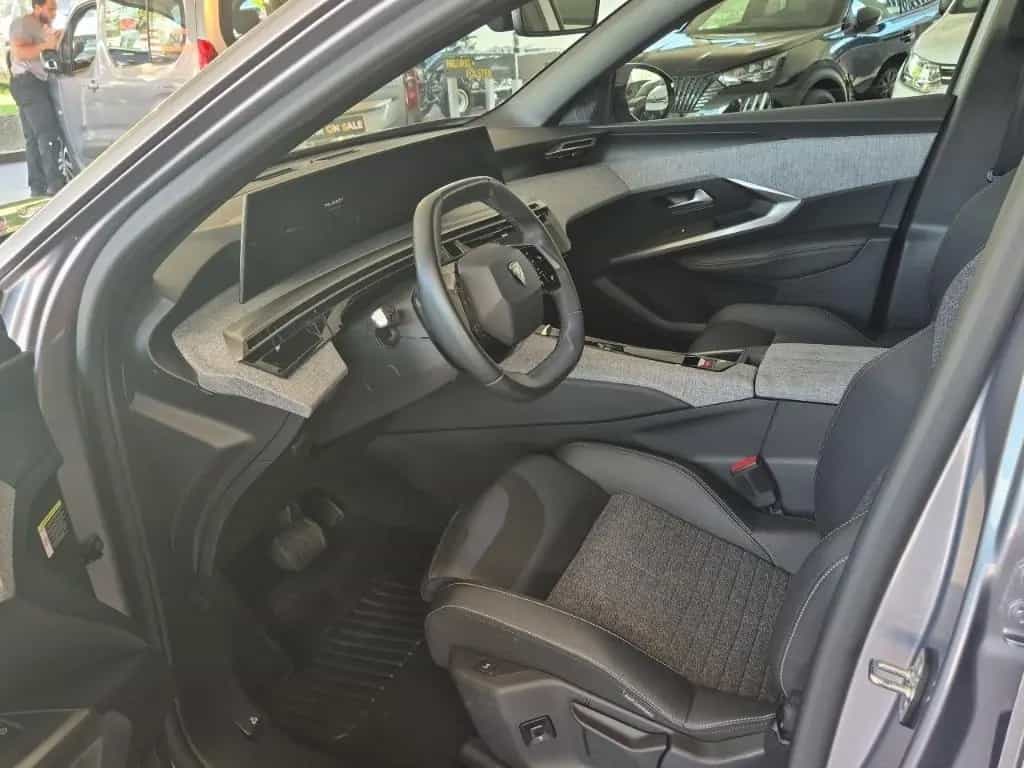 Peugeot 3008 Hybrid Allure AT Shz Navi Kamera 360 03/2025-photo-12