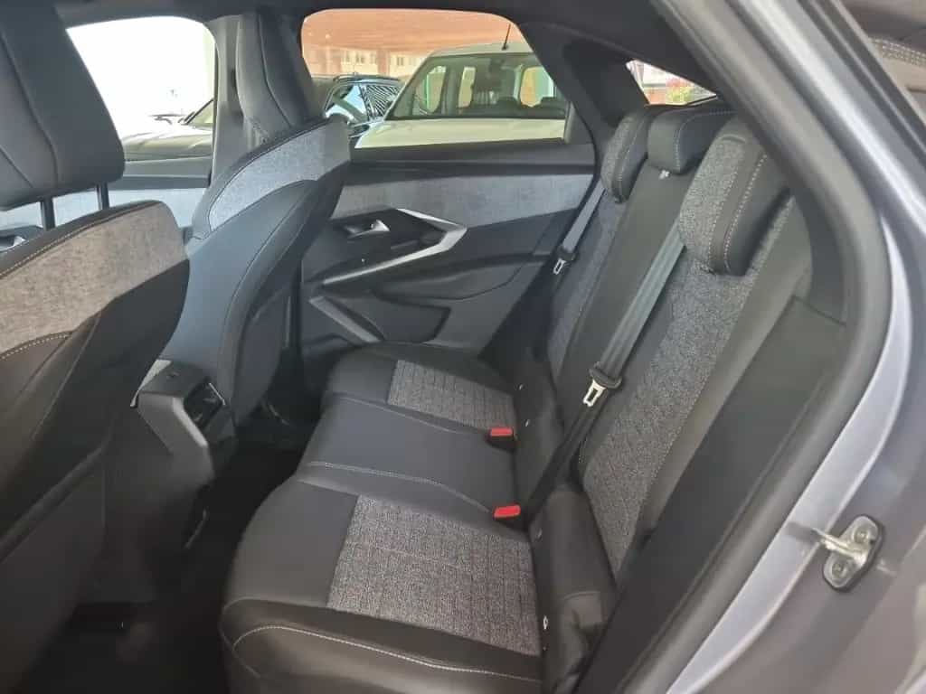 Peugeot 3008 Hybrid Allure AT Shz Navi Kamera 360 03/2025-photo-13