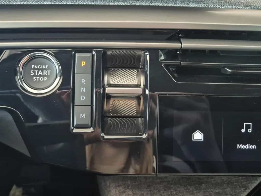 Peugeot 3008 Hybrid Allure AT Shz Navi Kamera 360 03/2025-photo-17