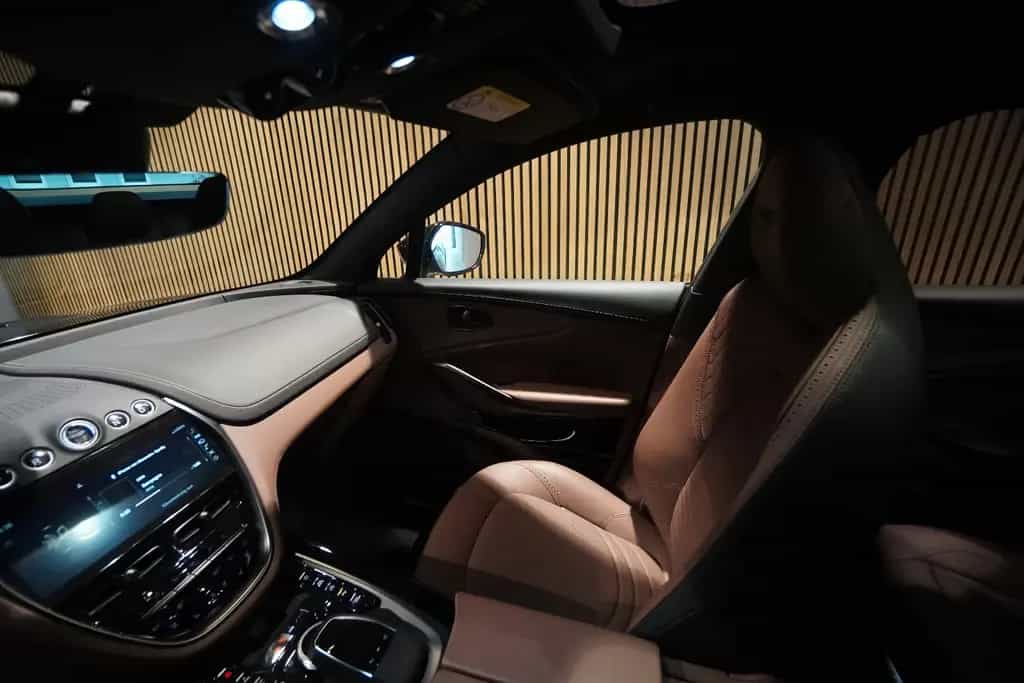 Aston Martin DBX 4.0 V8-BRD-U-frei-Schwarz/Braun-23 Zoll-9TKM 08/2024-photo-10